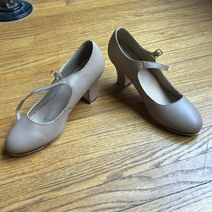 Capezio tan character tap shoes 2” heel size 7.5